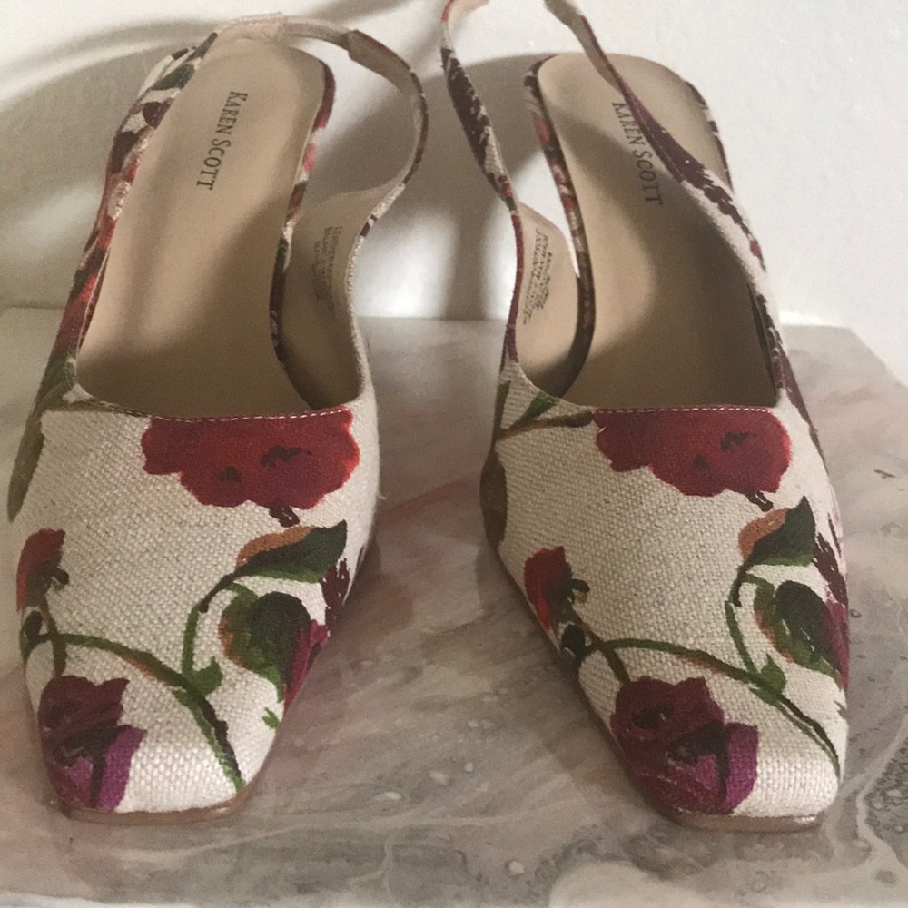 Karen Scott pumps
